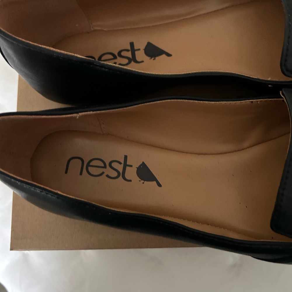 Nest slip on flats